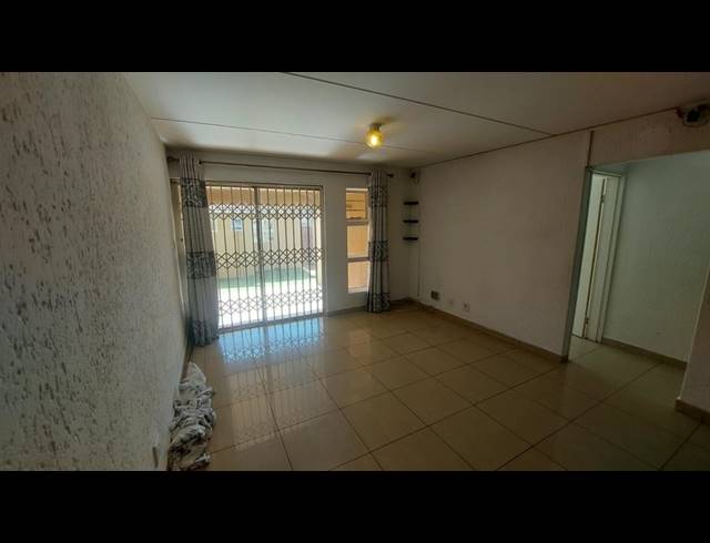 2 BEDROOM TOWNHOUSE FOR SALE IN MONDEOR